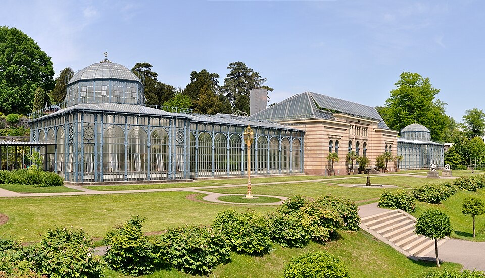 ヴィルヘルマ動植物園の外観